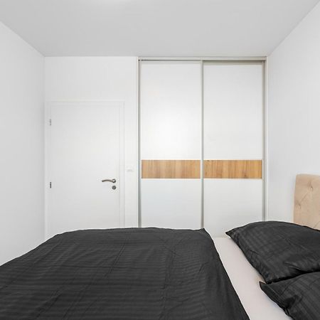 Leo Apartment - Ac & Free Parking Bratislava Exterior foto